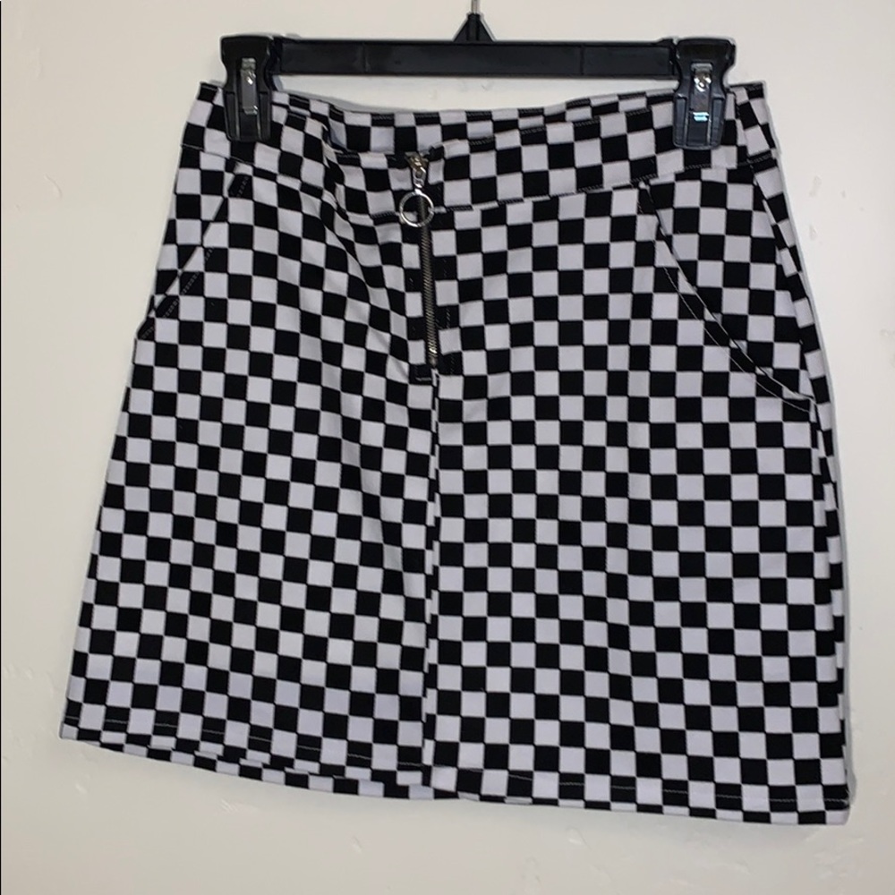 Checkered Justify Skirt